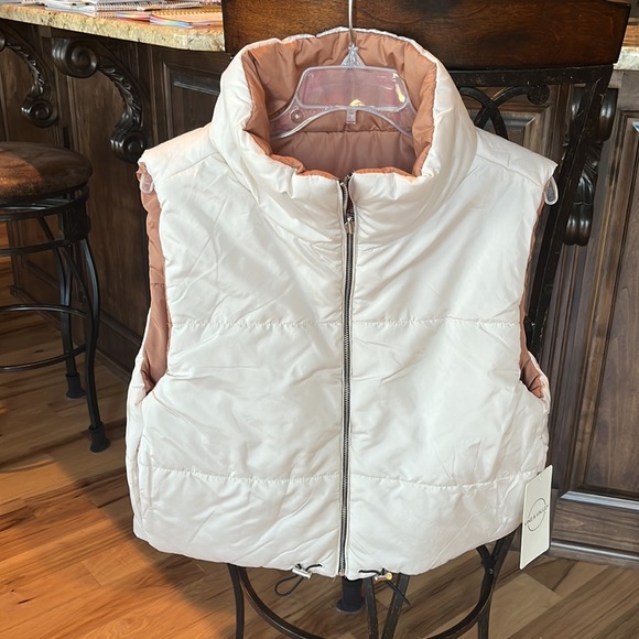 Cozy Reversible Puffer Vest Sleeveless Jacket Womens XL Beige Tan Trendy New - Picture 9 of 14